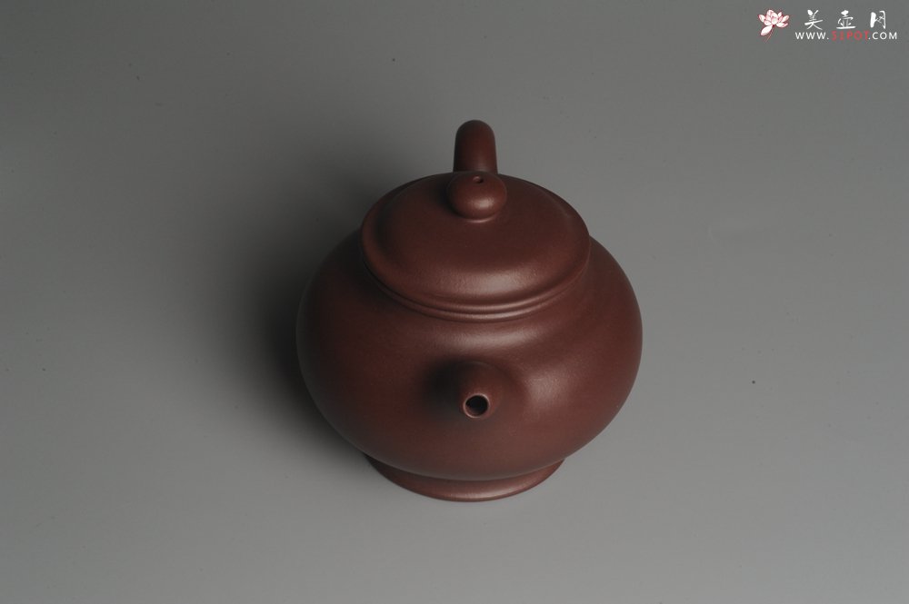 紫砂壶图片：实力派杨欣橙老师全手工紫茄泥大亨掇只 深得其味 泥料灰常油润 - 美壶网
