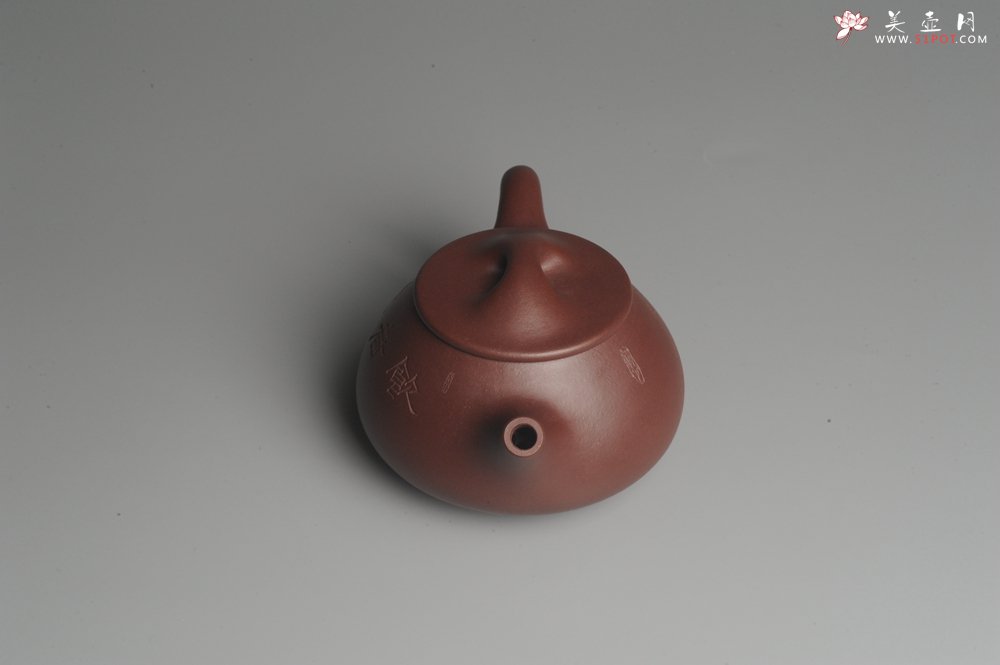紫砂壶图片：美壶特惠 精致做工经典平盖饮者寿小石瓢 精刻人物 茶人醉爱 - 美壶网
