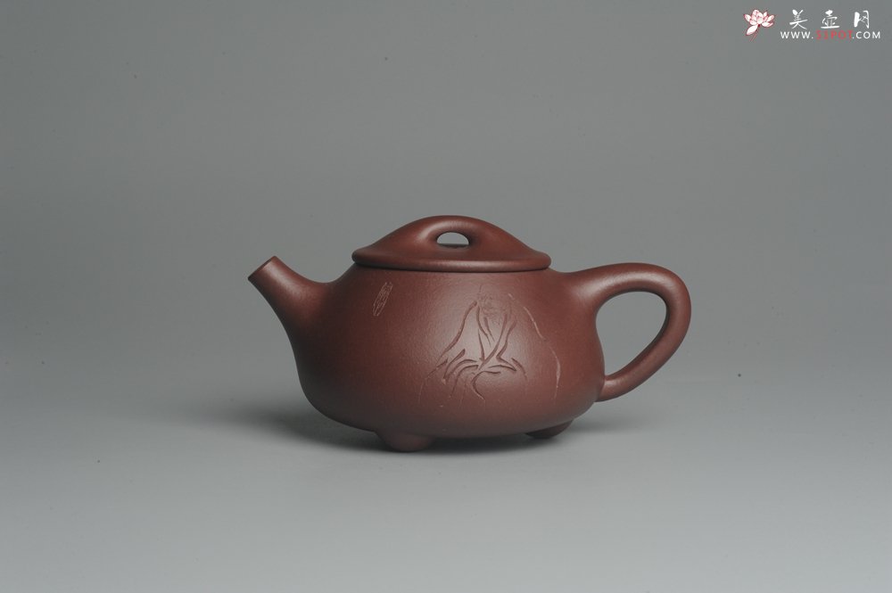 紫砂壶图片：美壶特惠 精致做工经典平盖饮者寿小石瓢 精刻人物 茶人醉爱 - 美壶网