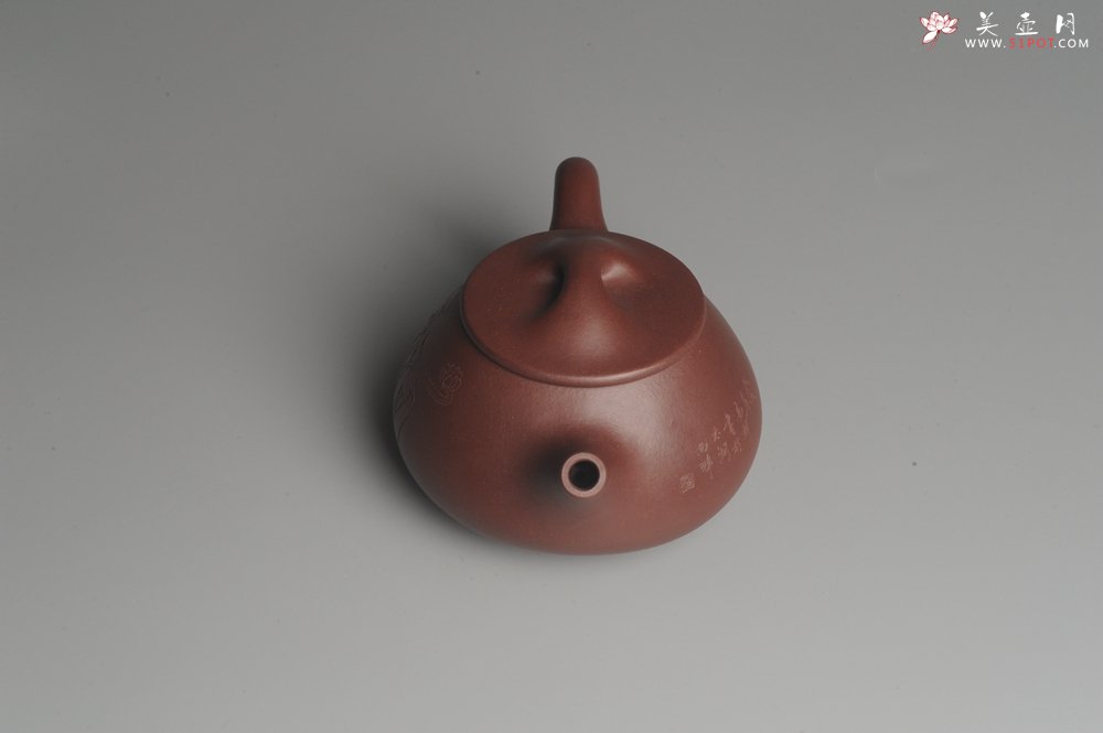 紫砂壶图片：美壶特惠 精致做工经典平盖无为小石瓢 精刻人物 茶人醉爱 - 美壶网