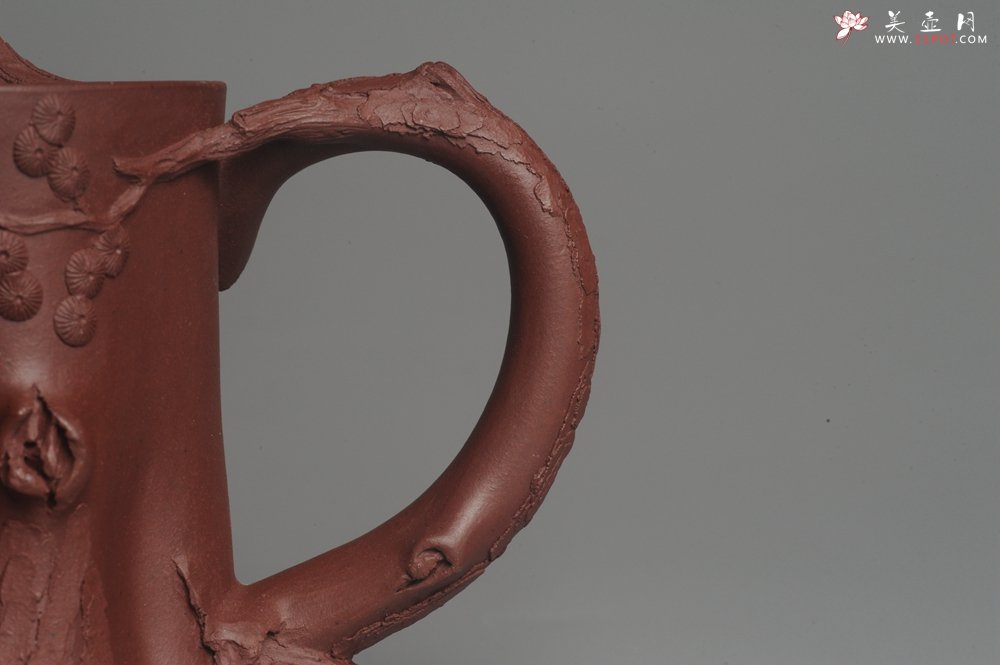 紫砂壶图片：实力派全手工木棉松桩 气质非凡 肌理自然生动 难度大 - 美壶网