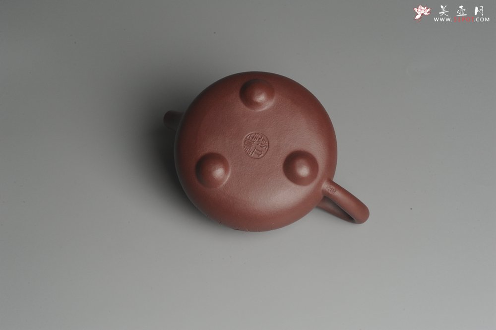 紫砂壶图片：美壶特惠 精致做工经典平盖无为小石瓢 精刻人物 茶人醉爱 - 美壶网