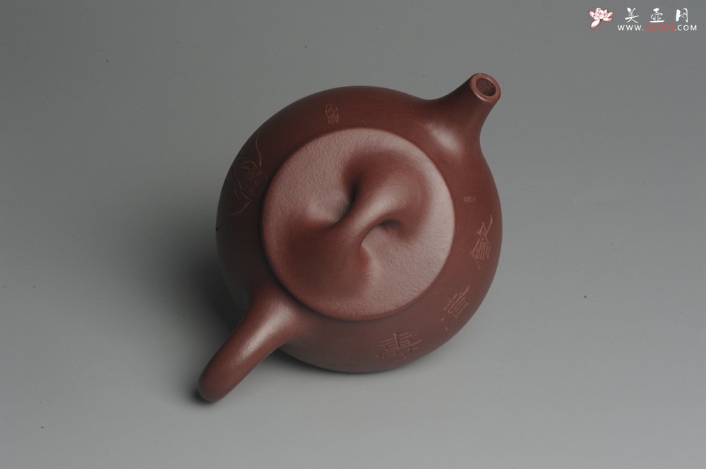 紫砂壶图片：美壶特惠 精致做工经典平盖饮者寿小石瓢 精刻人物 茶人醉爱 - 美壶网