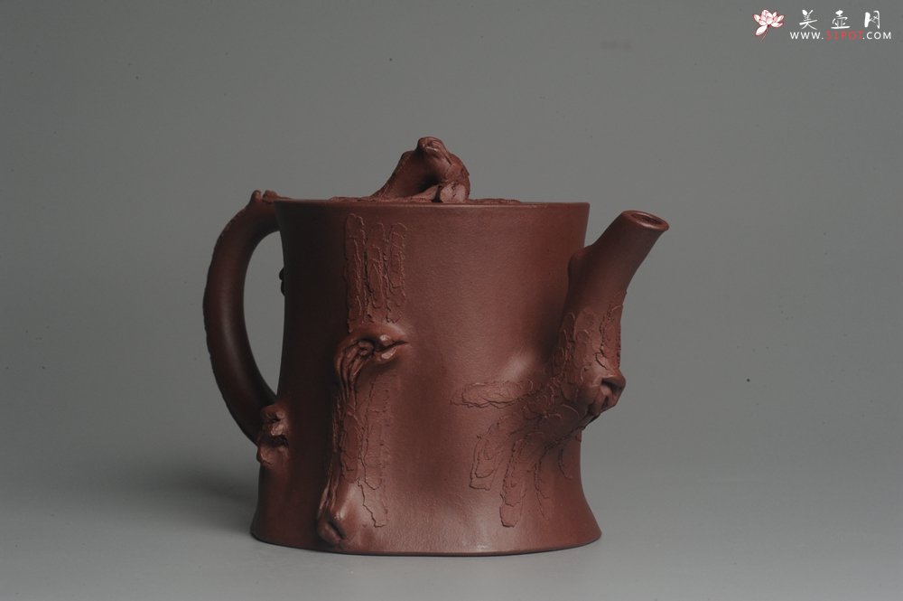 紫砂壶图片：实力派全手工木棉松桩 气质非凡 肌理自然生动 难度大 - 美壶网