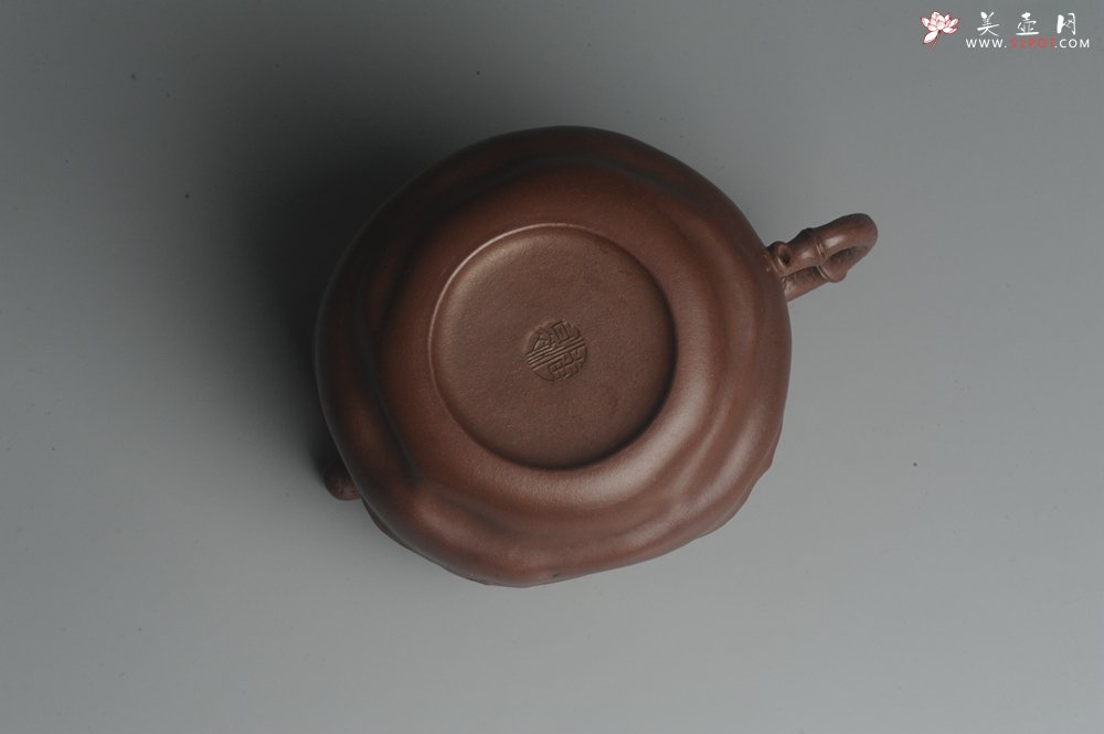 紫砂壶图片：潘丹初全手新作 道法自然 妙趣横生 原创溪竹 - 美壶网