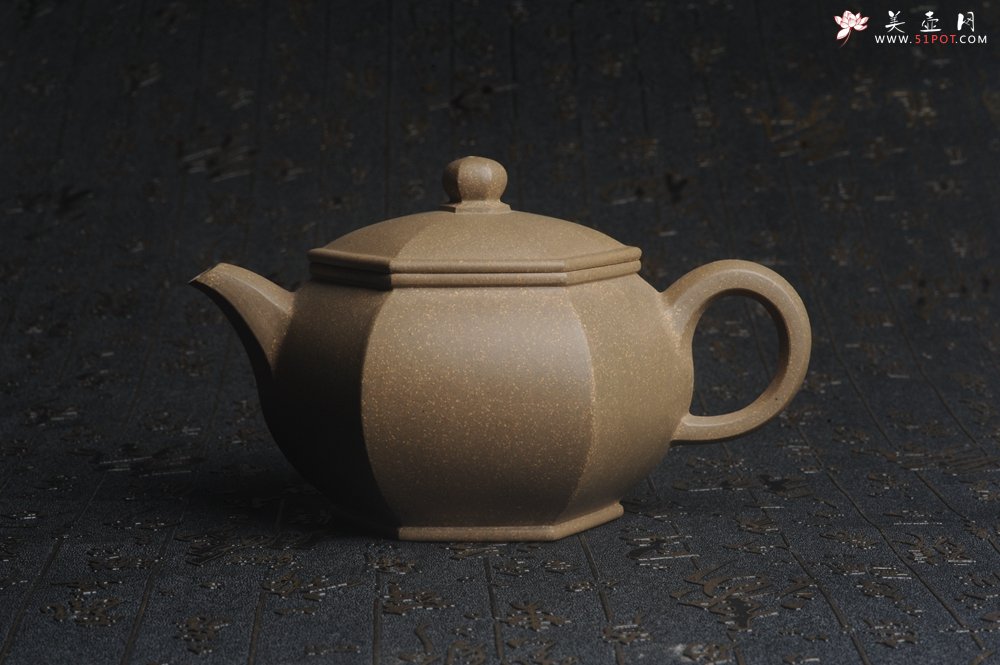 紫砂壶图片：优质青段 饱满大气全手工六方宫灯 - 美壶网