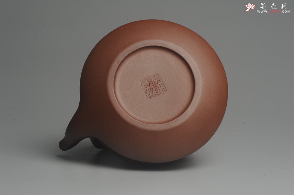 紫砂壶图片：进步明显 扛鼎之作 全美品 难度大刹凹单片折肩拍打成型全手工提壁壶 且玩且珍惜 - 美壶网