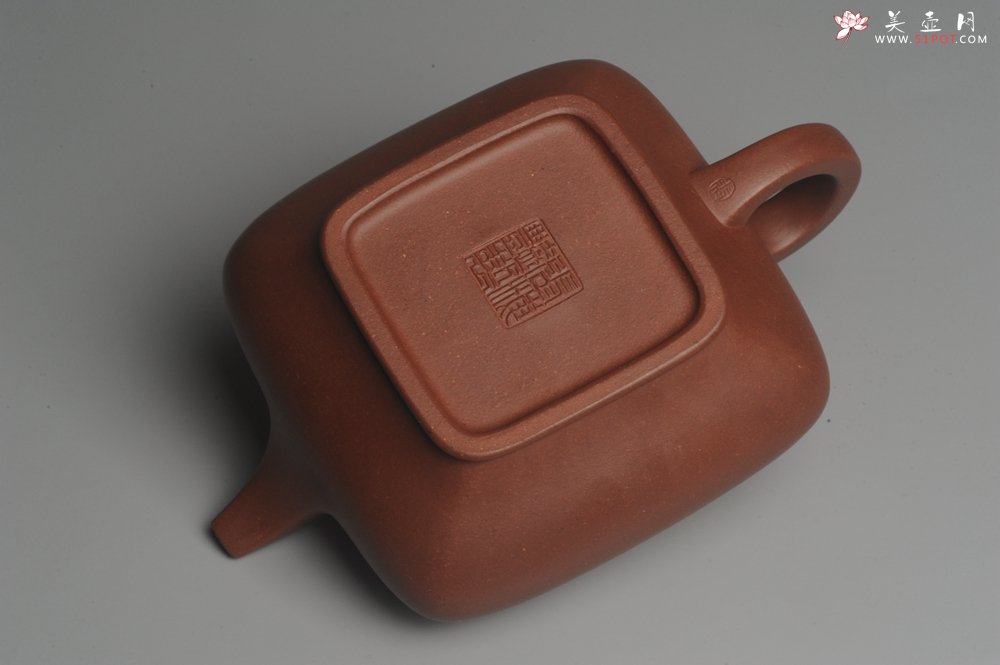 紫砂壶图片：实力派张海艳全手工老辣四方虚扁壶 超精致 - 美壶网