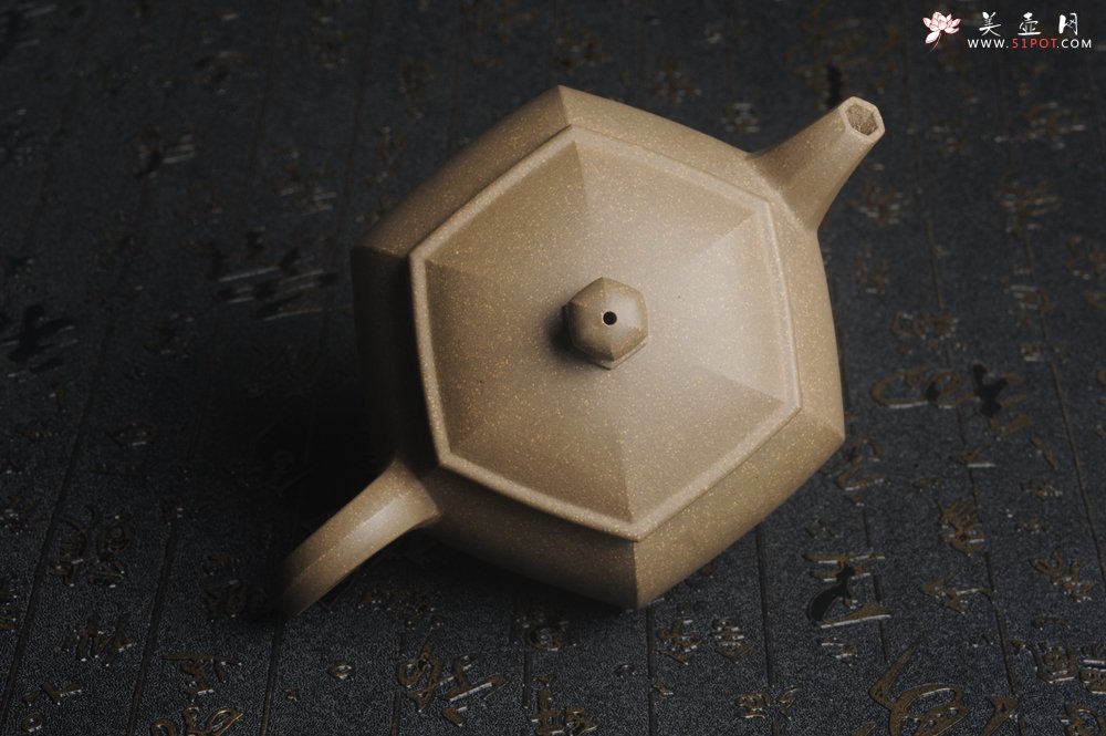 紫砂壶图片：优质青段 饱满大气全手工六方宫灯 - 美壶网