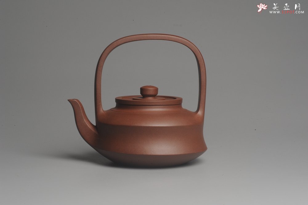 紫砂壶图片：进步明显 扛鼎之作 全美品 难度大刹凹单片折肩拍打成型全手工提壁壶 且玩且珍惜 - 美壶网