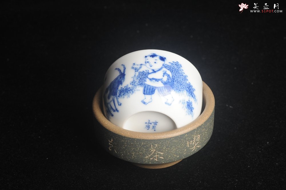 紫砂壶图片：景德镇主人杯 青花杯 童子伴羊 - 美壶网