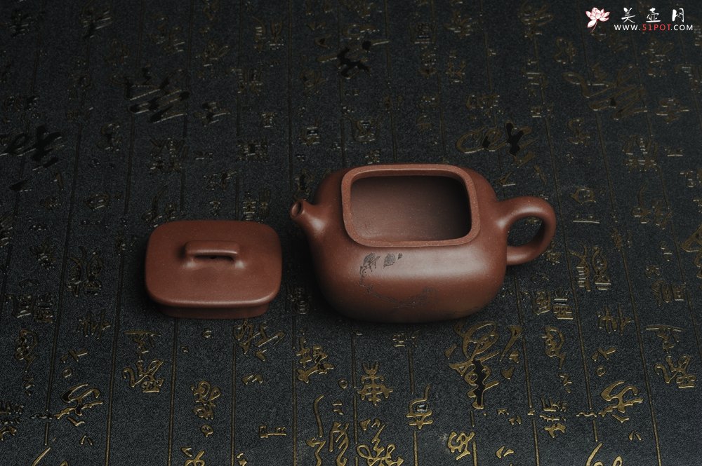 紫砂壶图片：美壶特惠 精工好料底曹青枯枝鸟小四方 灰常雅致 - 美壶网