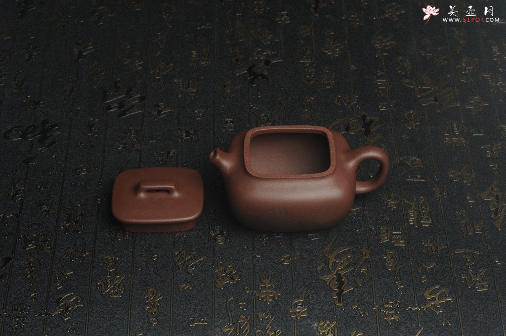 紫砂壶图片：美壶特惠 精工好料底曹青美女小四方 灰常雅致 - 美壶网