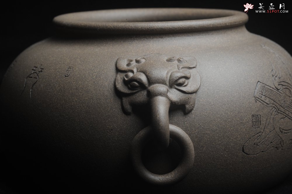 紫砂壶图片：精品特惠 老青段精品瑞兽双耳罐 茶仓 茶叶罐 水洗 烟灰缸 多用 子陶刻抚琴图 琴韵书声 - 美壶网