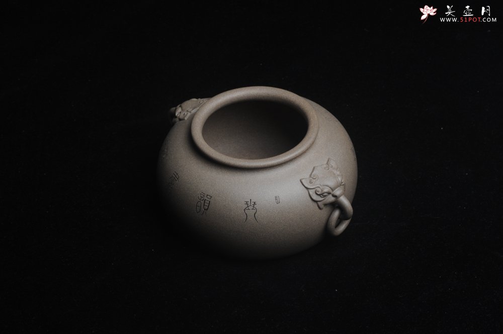 紫砂壶图片：精品特惠 老青段精品瑞兽双耳罐 茶仓 茶叶罐 水洗 烟灰缸 多用 子陶刻抚琴图 琴韵书声 - 美壶网