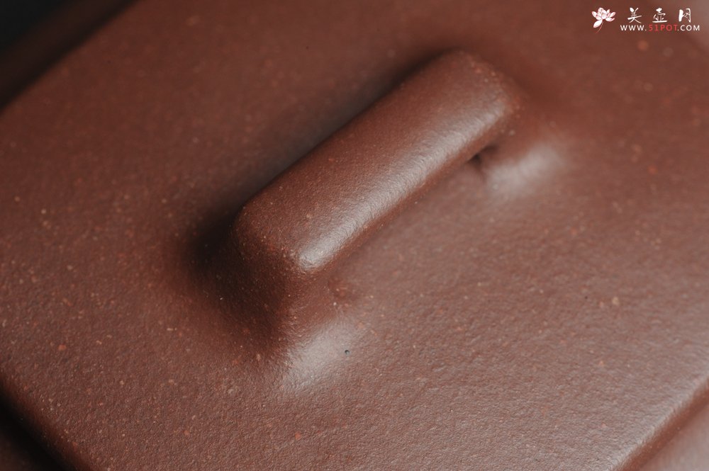 紫砂壶图片：美壶年底特惠 精工好料底曹青小四方 茶人醉爱 高档锦盒包装 - 美壶网