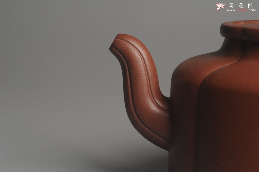 紫砂壶图片：实力派张海艳手工压制成型精工梅花周盘壶 气势磅礴 - 美壶网