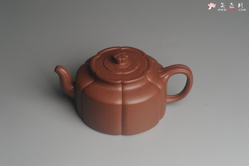 紫砂壶图片：实力派张海艳手工压制成型精工梅花周盘壶 气势磅礴 - 美壶网