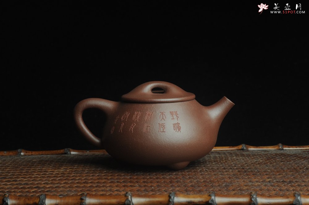 紫砂壶图片：美壶特惠 工料俱佳满瓢（景舟石瓢）泥绘山水 野旷天低树江清月近人 单色泥绘更显功力 - 美壶网