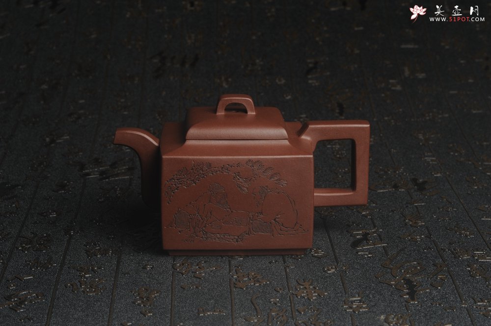 紫砂壶图片：全手工精致亚明四方壶 装饰对弈图 特文气 - 美壶网