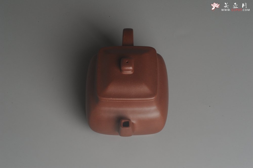 紫砂壶图片：实力派张海艳全手工原创特好底曹青四方纳福壶 线面挺括 大气 做工特好 - 美壶网