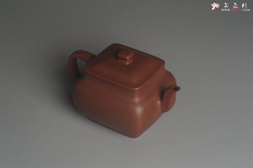 紫砂壶图片：实力派张海艳全手工原创特好底曹青四方纳福壶 线面挺括 大气 做工特好 - 美壶网