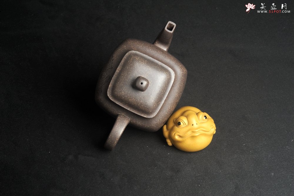 紫砂壶图片：实力派张海艳 全手工油润老青灰段泥重器鸣远四方 气势磅礴 用心之作 装饰人物特文气 - 美壶网