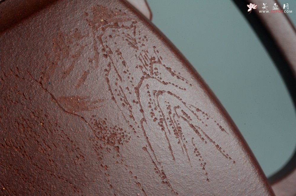 紫砂壶图片：全手工精致汉方壶 装饰山水 特文气 - 美壶网