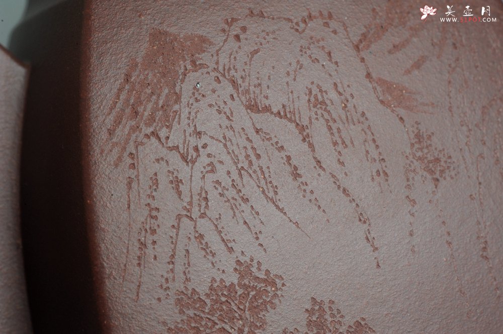 紫砂壶图片：全手工精致汉方壶 装饰山水 特文气 - 美壶网