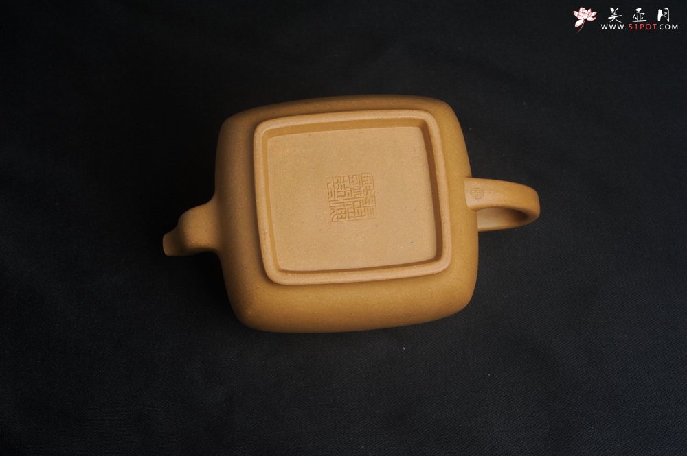 紫砂壶图片：实力派张海艳 全手工黄金段泥四方纳福壶 泥料做工俱佳 期待与亲结缘 - 美壶网