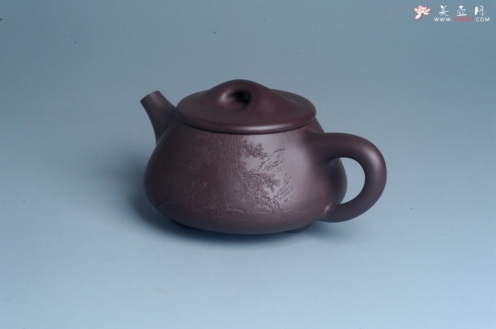 紫砂壶图片：实力派工艺师周斌 优质底槽青全手工精工 满瓢壶 张听钢装饰山水  知足是人生一乐 无为得天地自然 - 美壶网