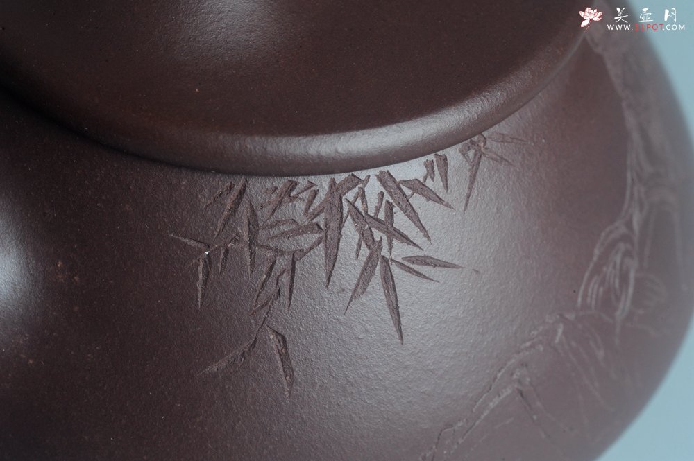 紫砂壶图片：实力派工艺师周斌 优质底槽青全手工精工 满瓢壶 张听钢装饰人物 明月一壶酒 清风万卷书 - 美壶网