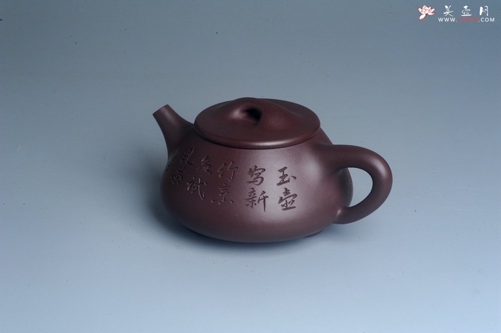 紫砂壶图片：实力派工艺师周斌 优质底槽青全手工精工满瓢壶 陶兴双刀装饰 特文气 玉壶写新竹 烹泉试乳茶 - 美壶网