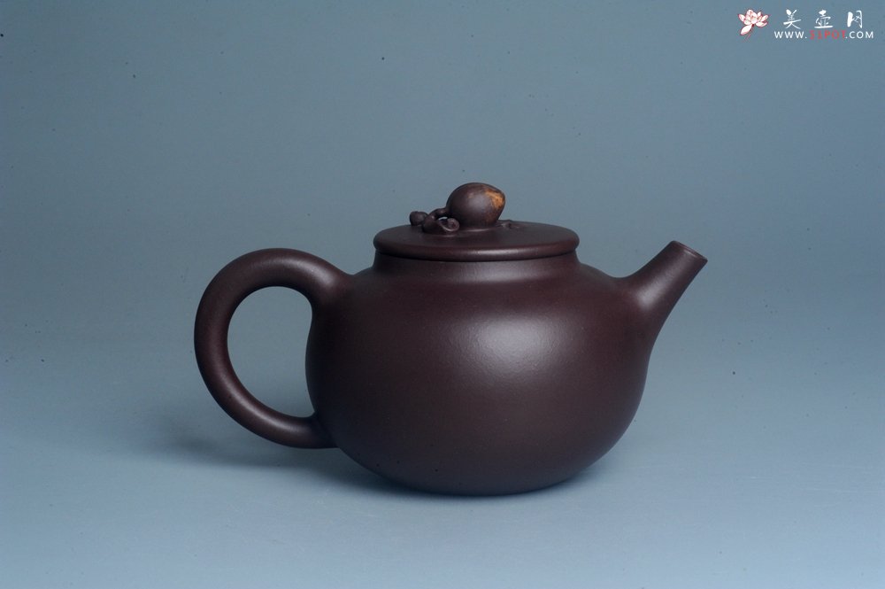 紫砂壶图片：实力派助工周斌 优质底槽清全手工精工 原创寿桃壶  陶兴双刀装饰 特文气 但愿人长久千里共婵娟 - 美壶网