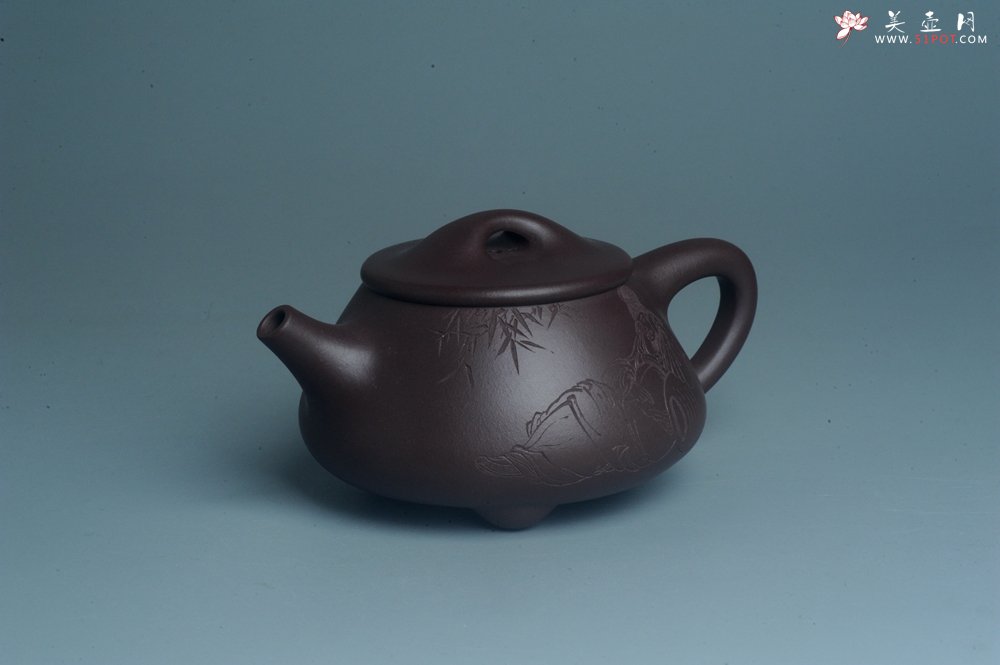 紫砂壶图片：实力派工艺师周斌 优质底槽青全手工精工 满瓢壶 张听钢装饰人物 明月一壶酒 清风万卷书 - 美壶网