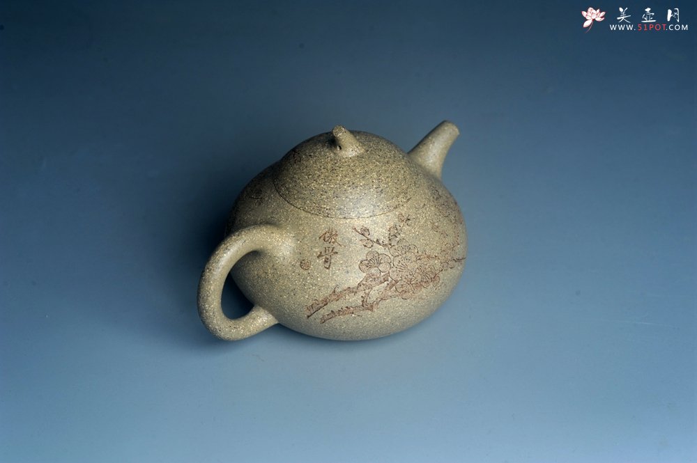 紫砂壶图片：实力派工艺师周斌 极品芝麻段泥 全手工茄瓜壶 装饰墨梅特文气 - 美壶网