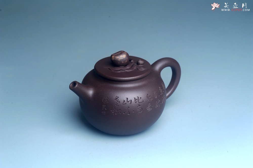 紫砂壶图片：实力派工艺师周斌优质底槽清全手工精工 原创寿桃壶 陶兴双刀装饰 福如东海长流水 寿比南山不老松 特文 - 美壶网