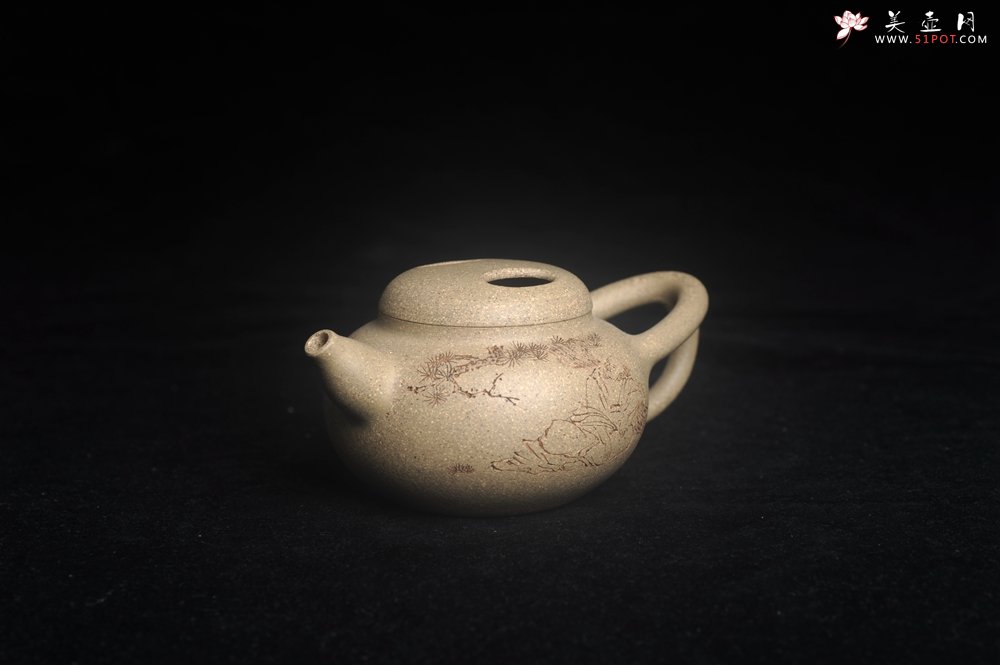 紫砂壶图片：实力派工艺师周斌 极品芝麻段泥 原创全手工牛韵壶 松涛烹雪醒诗梦 竹院浮烟荡俗尘 - 美壶网