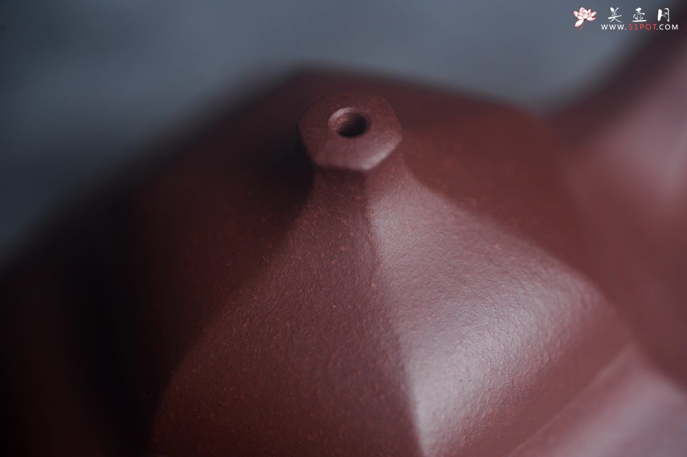 紫砂壶图片：美壶特惠 潜力股凌晨老师 精致全手工枣红泥六方乳鼎茶壶 - 美壶网