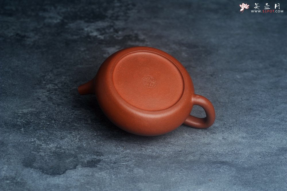 紫砂壶图片：王老师新品 庆十一特惠 全手工红降坡合瓢壶 双刀装饰兰花鸟特文气 - 美壶网