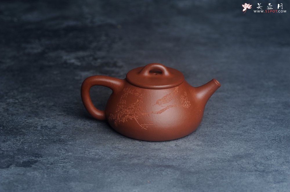 紫砂壶图片：美壶特惠 王老师全手工红降坡合瓢壶230cc 国助工 易轩 杨志超老师刻绘 装饰喜上眉梢特文气 - 美壶网