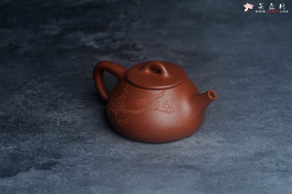 紫砂壶图片：美壶特惠 王老师全手工红降坡合瓢壶230cc 国助工 易轩 杨志超老师刻绘 装饰喜上眉梢特文气 - 美壶网