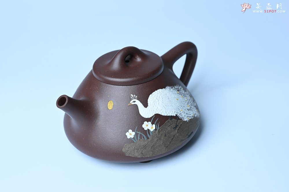 紫砂壶图片：实力派工艺师周斌全手工紫玉金砂子冶石瓢 刻绘孔雀 特文气 - 美壶网