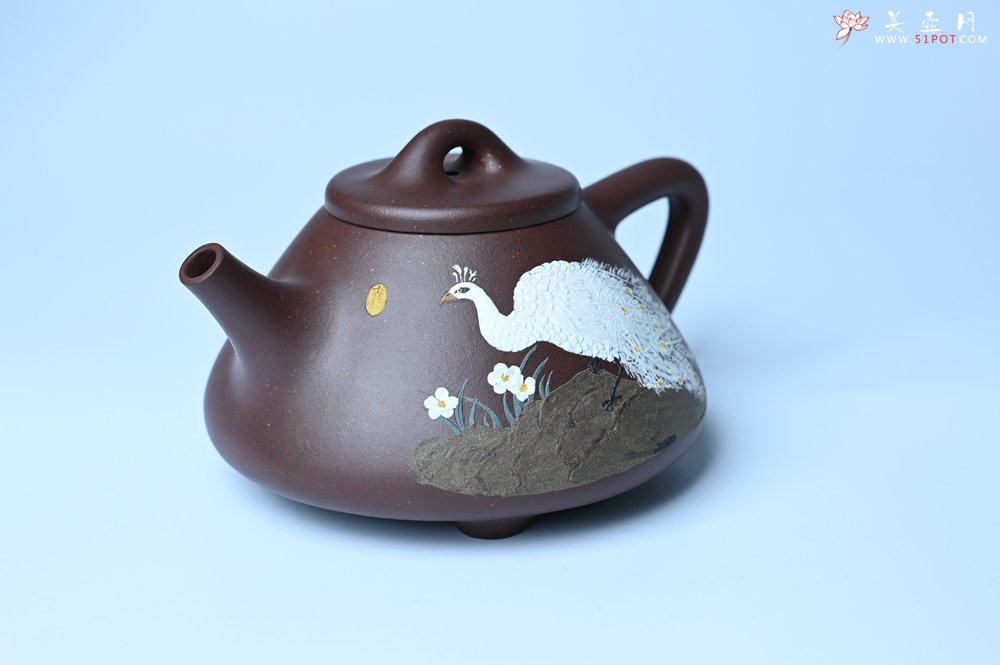 紫砂壶图片：实力派工艺师周斌全手工紫玉金砂子冶石瓢 刻绘孔雀 特文气 - 美壶网