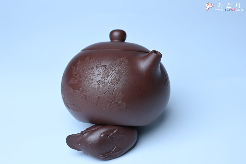 紫砂壶图片：油润底曹青 全手工西施茶壶 玉洁冰清 接天莲叶无穷碧 映日荷花别样红 - 美壶网