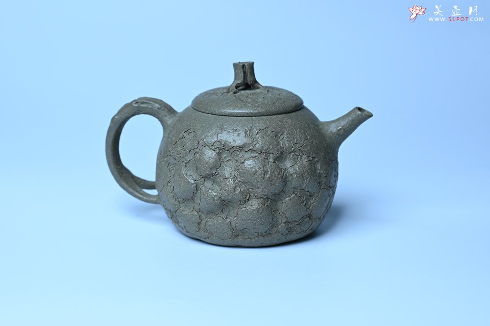 紫砂壶图片：美壶特惠 特好老青段泥云松供春壶 茶人醉爱 - 美壶网