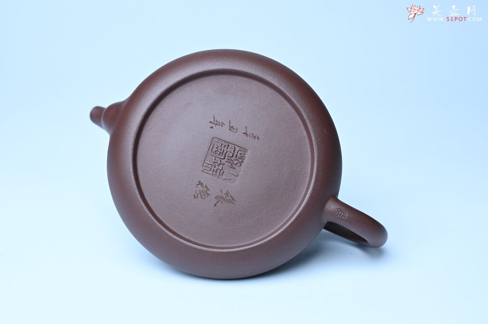 紫砂壶图片：潜力股周小培老师 全手工底槽青缘德壶 装饰通转梅花特文气 期待与您结缘 - 美壶网