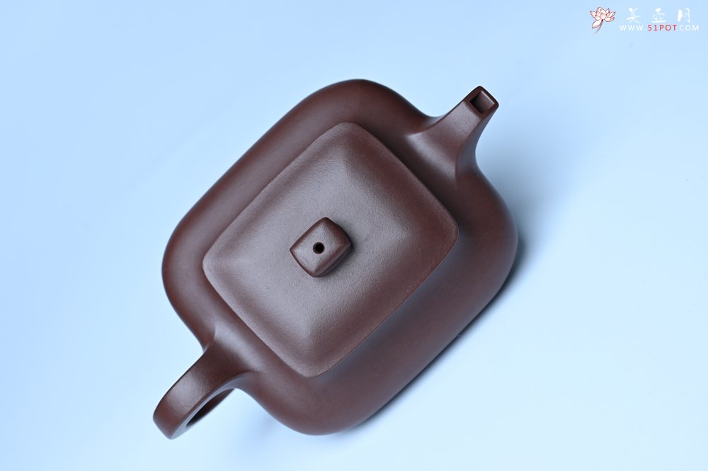 紫砂壶图片：油润老紫泥全手工精工小四方虚扁壶 - 美壶网
