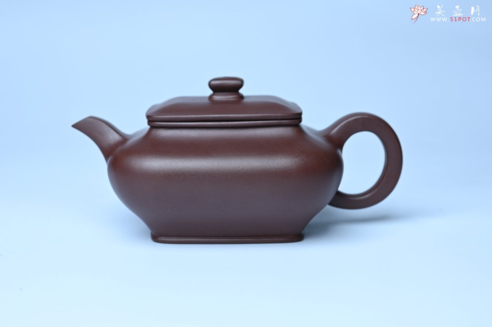 紫砂壶图片：油润老紫泥全手工精工小四方虚扁壶 - 美壶网