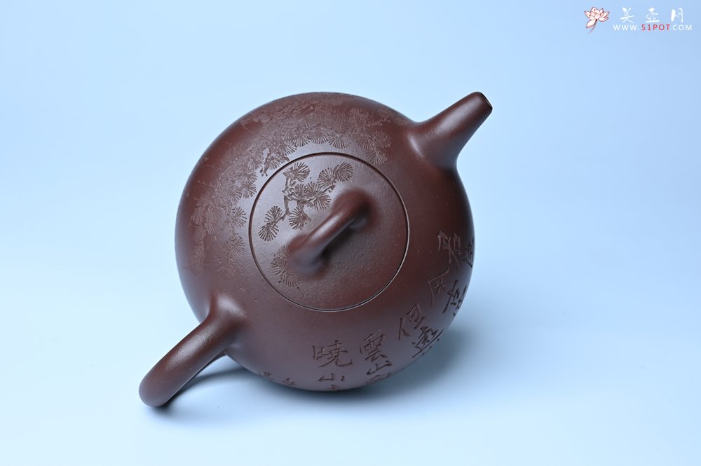 紫砂壶图片：油润底槽清 卡盖难度相当大 全手工半月紫砂壶  君臣一梦,今古空名 但远山长,云山乱,晓山青 - 美壶网